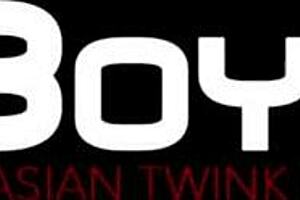 Японские твинки начинают с сосания перед интенсивным аналом в позе собаки.