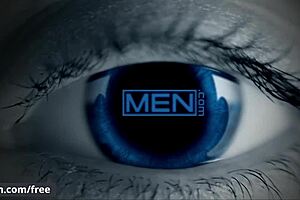 Три горещи твинка се гмурват в диво групово секс с деди Мануел Скай в Мен ком