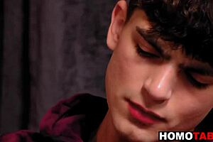 Zanima te kako Kyle Wyncrest jebe polubrata Zayne Brighta tako jako?