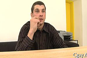 Твинки исследуют сырое гомосексуальное действие в жарких хардкор сценах