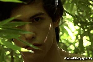 Hej, cioci Anibal i Julian mocno się rżną na zewnątrz!