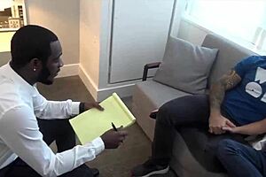 डैड, बॉय, और ब्लैक गाय वाइल्ड ऑर्गी ऐक्शन में - कौन जॉइन कर रहा?