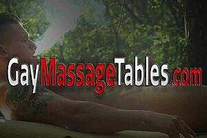 Yo, maseurul meu twink tocmai și-a spermat gura după o sesiune sălbatică... 😜