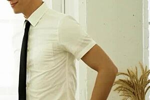 长老再次跟进，教堂里操屁股