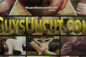 Fiatal srác védtelen basz vágatlan fasszal!