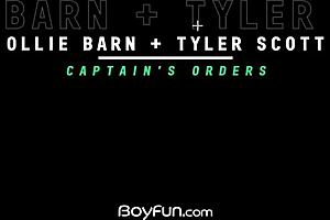 Yo, check diese glatten Twinks bumsen bareback auf Boot! 😜