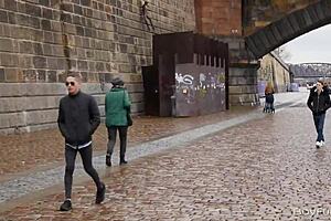 Мили туинкове се развихрят с голям кур на бейзбол