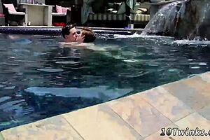 Sesso gay twink con immagini bollywood xxx in rete è così sexy in pov outdoor! 😍