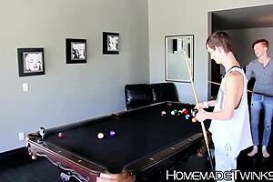 贾斯珀·罗宾逊猛插屁股伙伴的狂野3P肛交