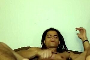 मिलो लिवोरी व्हाइट! ये हॉर्नी ट्विंक तुम्हारे लिए सोलो ऐस प्ले दिखाने को तैयार है। 😈