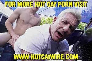 Хетеро тип убеден да чука друг мъж в див сеанс 😳