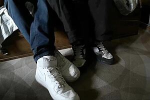 Klasik Ayak İşi Sneaker, Çorap ve Çıplak Ayaklarla