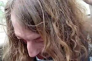 Даю sloppy утренний минет другу в машине