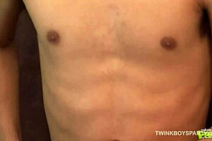 أوه، دادي يقوم بكاستينج توينك لاتيني كارلوس لشيء ساخن!