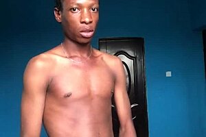 गे: हॉर्नी एबोनी ट्विंक अपने बड़े मोटे लंड से अकेला खेलता है