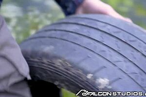 Vay! Edward Terrant Yabancı Sikini Emiyor Binmek İçin