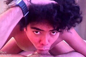 Секси твинк заглатывает огромную порцию без презерватива от джока