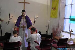 Csintalan twinkek vadulnak anál hármasban a pappal