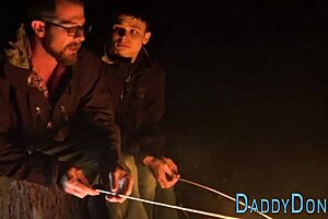 गे सेक्स: यार, इस ट्विंक की गांड को स्टेपडैड ने मार दिया!