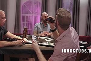 Вечерта на покер става дива с четворка действие