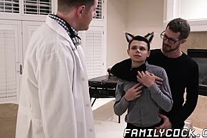 लिटिल 18+ ट्विंक वाइल्ड टैबू ग्रुप में बेयरबैक और स्पिटरोस्टेड होता है