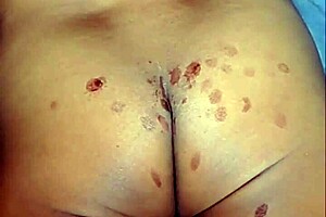 Gay birman maison action solo cire chaude