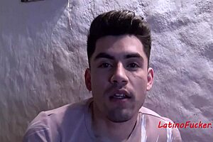 Ты даешь парням ебать тебя и я плачу наличными. Латинские твинки сходят с ума на публике.