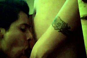 حاسس بقوة وأنا بمص الزب الكبير ده