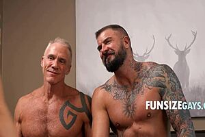 小鲜肉Austin，现在被我们两个猛男全用！