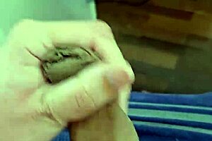 嘿，看这个可爱巴西人的极品手淫