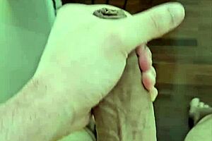 نوفينيو ذو قضيب كبير يضرب منفرداً