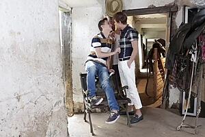 ne mogu se zasititi svog trodjeljnog twinka akcije