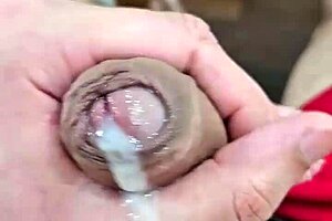 Novinho hetero iz Brazilije ujet na kameri solo.