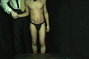 귀여운 게이 보이, 그 거대한 딱딱한 자지 크림파이 보여줘 지금!