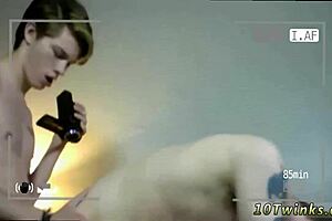 videli ste už twinky bez kondómu v divokej live šou s creampie akciou?