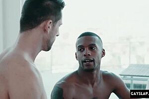 Горячее гей трио в парной сцене действия.