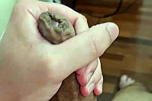 Ngewe sendiri punheta enak banget sampai ngecum sama tetangga Brasil seksi