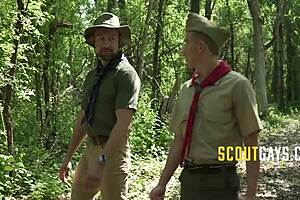 세상에! 스카우트마스터가 숲길에서 생섹스로 유혹해!