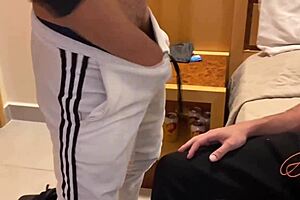 Straight valet guy ko quick amateur session mein pakad liya.