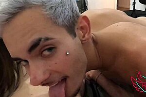 Deljenje Velike Pičke Belega z Prijateljico