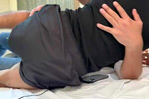 트윙크 재정 도움 위해 엉덩이 주다