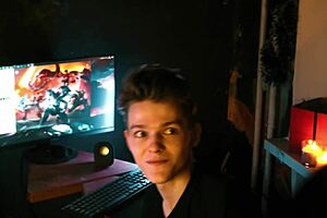 呃，我分散这个家伙的游戏注意力只是为了狠狠骑他