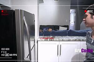 Šta?! Polubratsko zezanje s Dakotom Lovelom pretvara se u divlje parenje