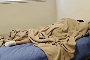 نكت خطوي المثلي قبل ما ترجع أمي؟