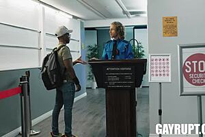 Vlucht gemist maar kreeg DILLON DIAZ en AJ SLOAN in HARDCORE ANAAL!