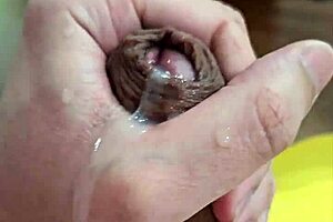 享受与可爱拉丁邻居的自慰快感