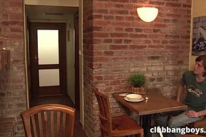 Я одержим этими милыми молодыми твинками, ныряющими в жесткое безпрезервативное действие вместе