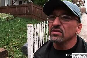 想看性感小鲜肉猛干吗？