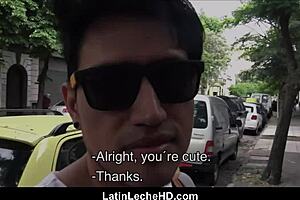 स्ट्रेट लातीनी लड़का इक्वाडोर से आउटडोर पीओवी गे फक के लिए पेड किया गया