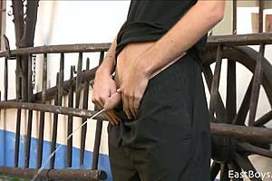 Ste že videli, kako se jebajo gej mladeniči iz vasi brez kondoma? Aiden v 2. delu!